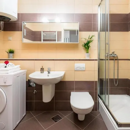 Good Life - City Center Apartment Split